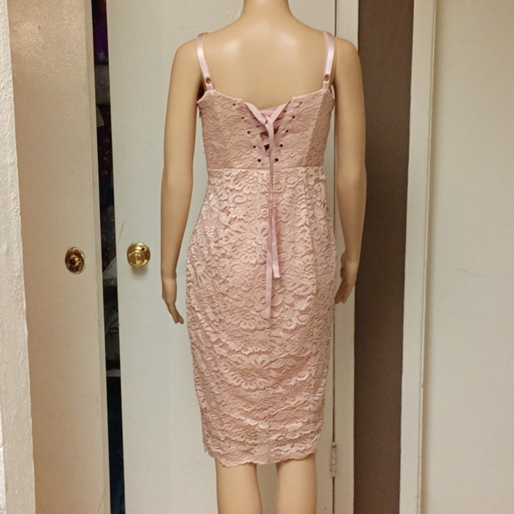 Bebé Scallop Lace midi Dress - Picture 4 of 12